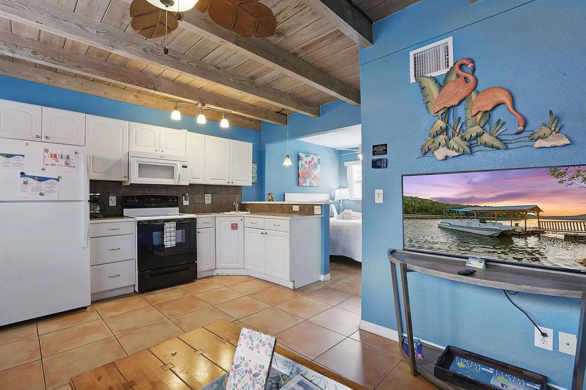 Studio, 1.0 bath, 444 sqft, $1,400 — Photo 2