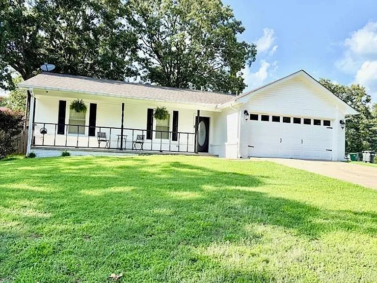 6500 Lakewood Dr — Photo 2
