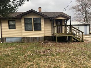 1605 W Chestnut St, Robinson, IL 62454