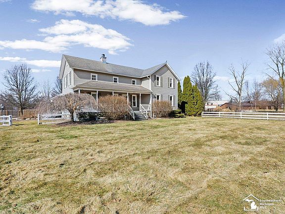 2nd image of 8115 Douglas Rd