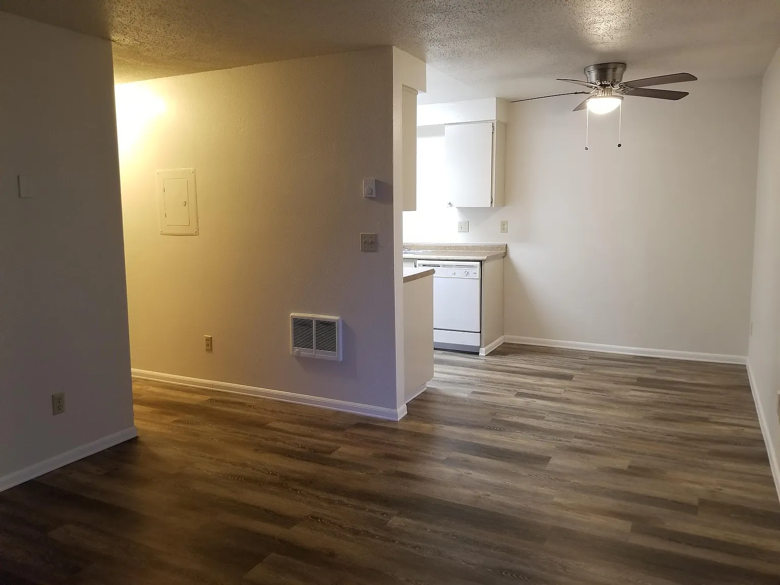 Clark Creek Apts — Photo 3