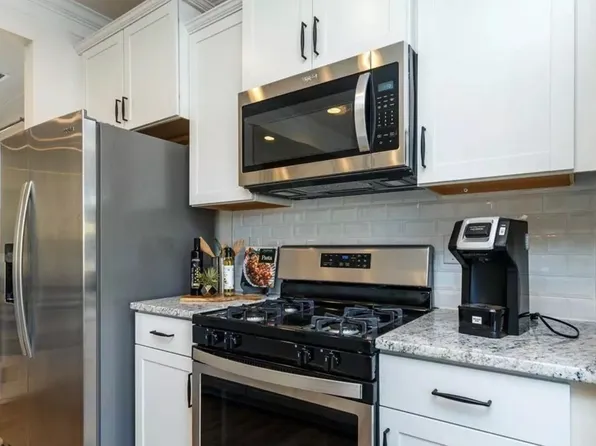 1315 Scholar Dr, Durham, NC 27703