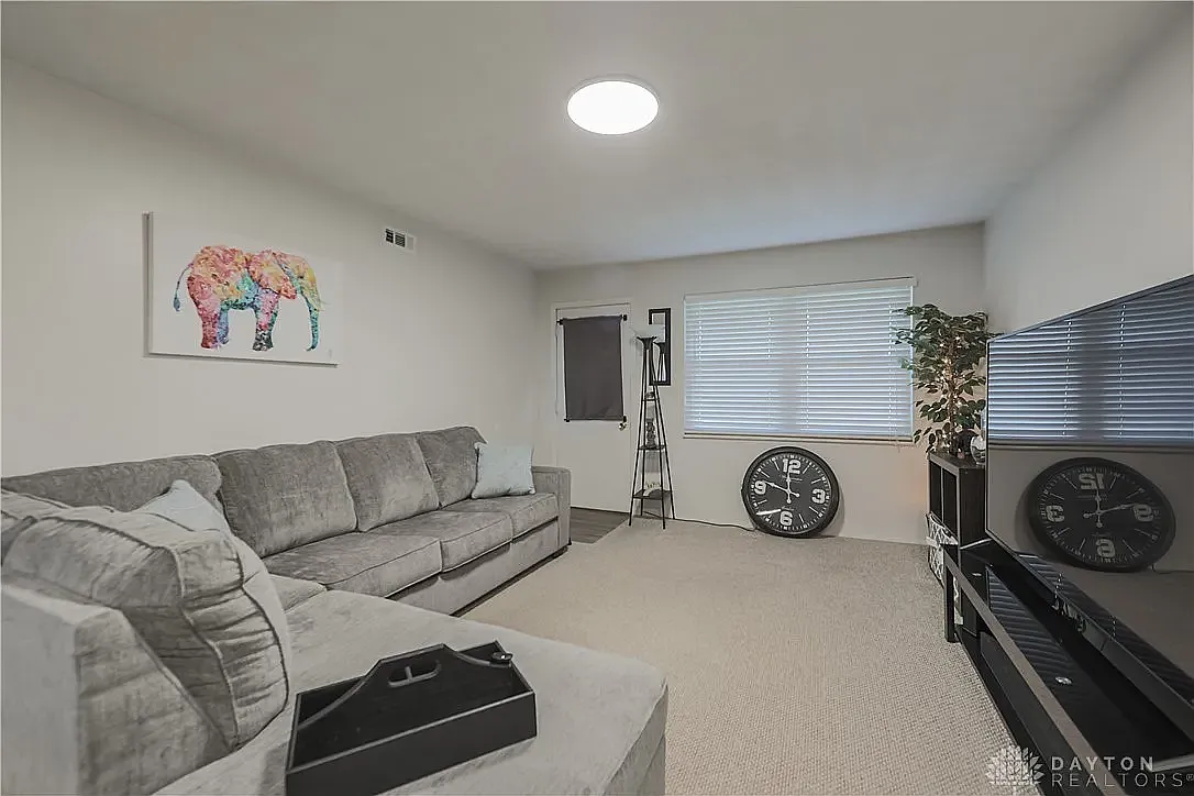 2 bed, 930 sqft, $1,200 — Photo 2