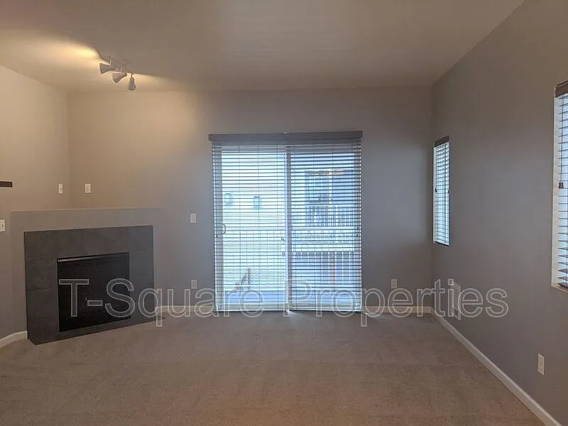2 bed, 2.5 bath, 1238 sqft, $2,400 — Photo 4