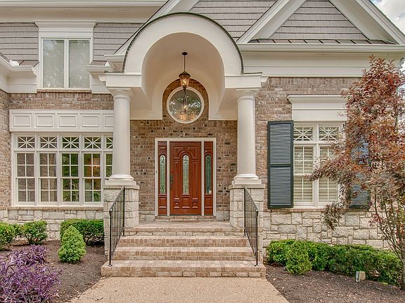 3rd image of 804 Alder Ct