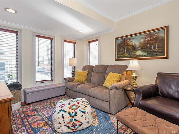2nd image of 185 King St