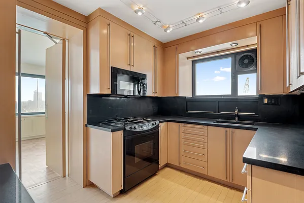 Sold by Corcoran | media 7