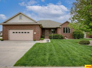 3241 Applewood Dr, Fremont, NE 68025