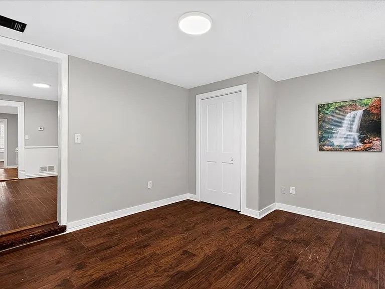 413 E Ormsby Ave — Photo 12