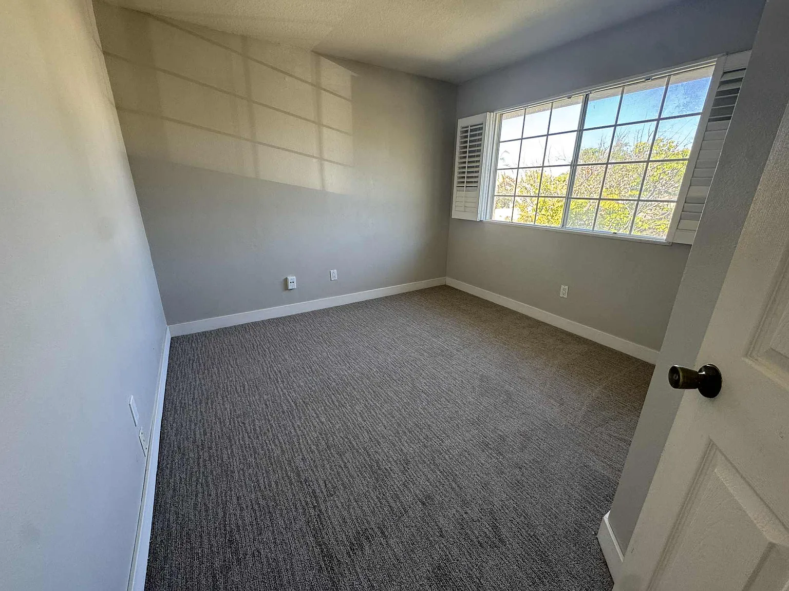 10590 Kemerton Rd — Photo 2