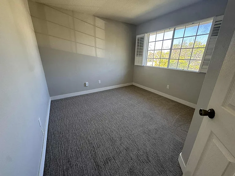 10590 Kemerton Rd — Photo 2