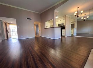 700 Thicket Ln APT 804, Houston, TX 77079
