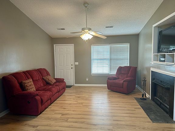 2nd image of 142 Paddock Way