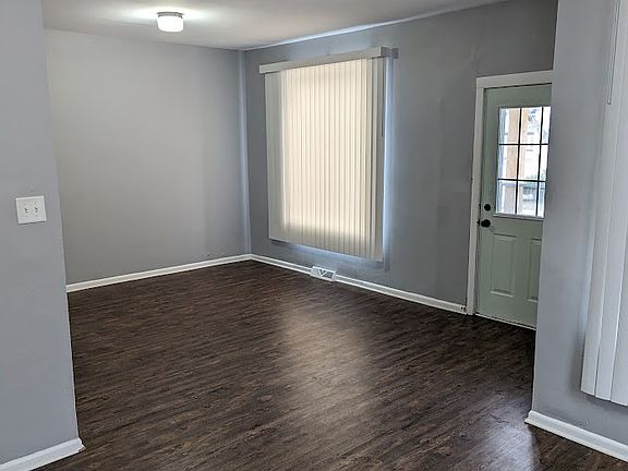3rd image of 125 W Hadley St #1