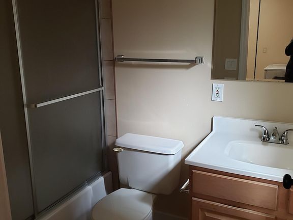 4th image of 10332 Ravenna Ave NE