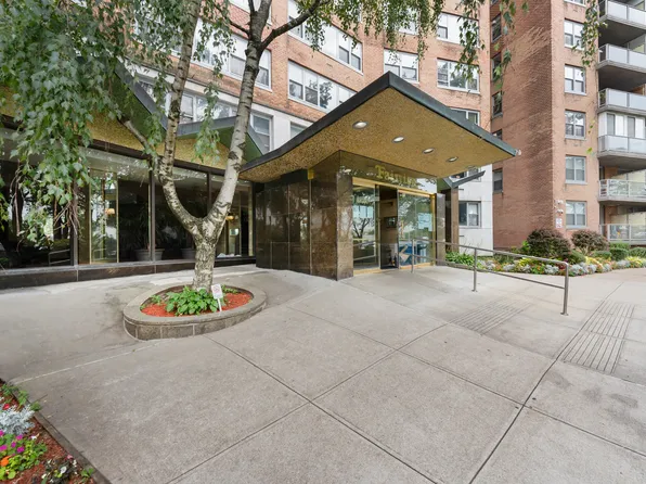 61-20 Grand Central Parkway image 10 of 18