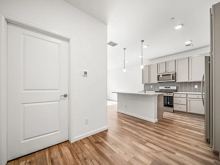 475 Millwall Cir — Photo 11