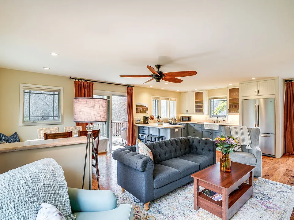 916 W Carmel Valley Rd #ID1628283P