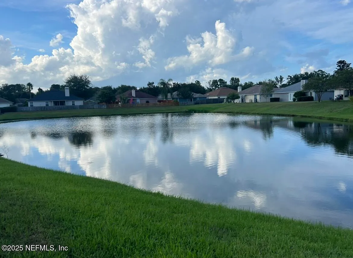 4 bed, 2.0 bath, 1594 sqft, $2,400 — Photo 4