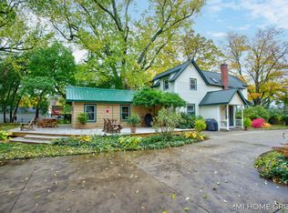1630 S Shore Dr, Holland, MI