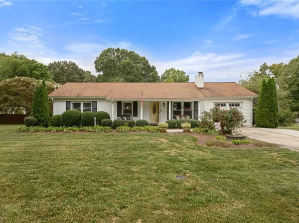 6111 Farrior Dr, Clemmons, NC 27012