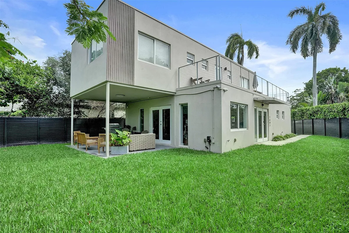Building Photo - 1601 NW 6th Ave