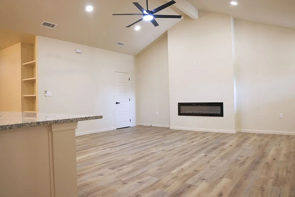 3 bed, 2.0 bath, 1670 sqft, $2,800 — Photo 4