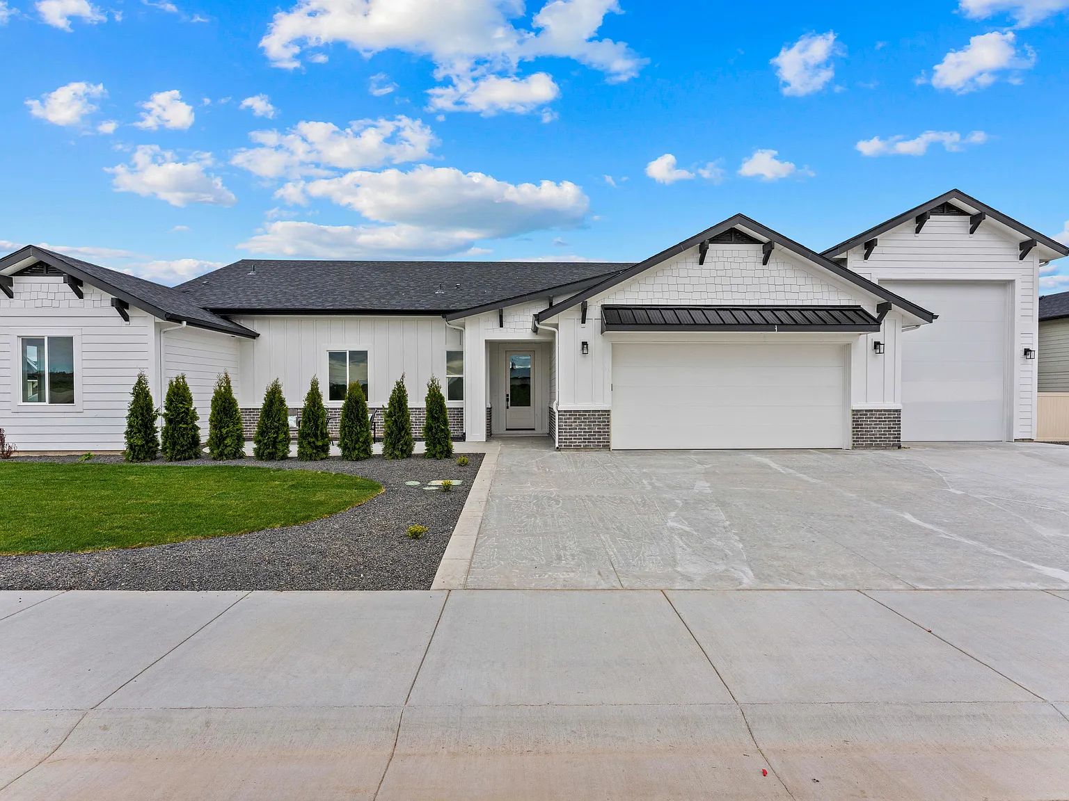 4 bed, 2.5 bath, 2228 sqft, $3,500 — Photo 1
