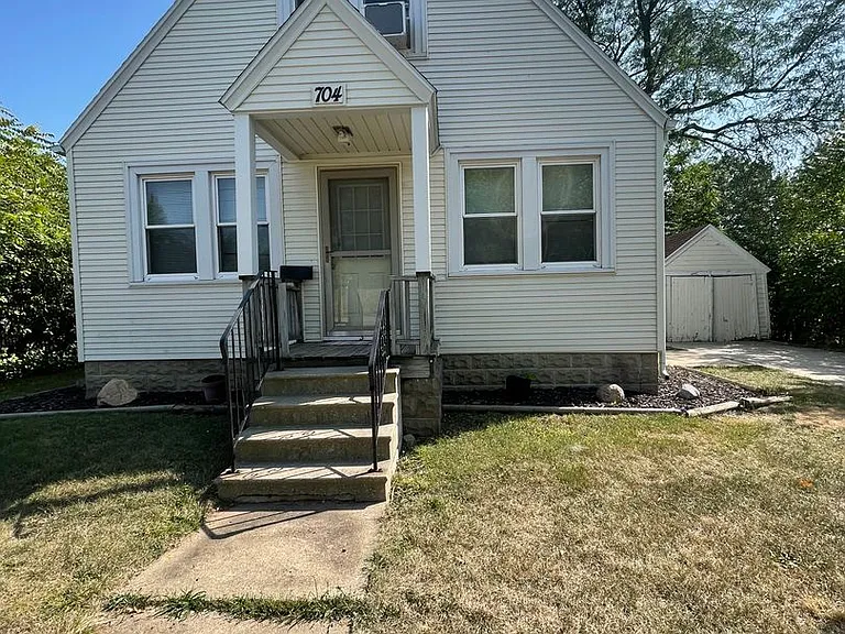 704 W 18th St — Photo 1