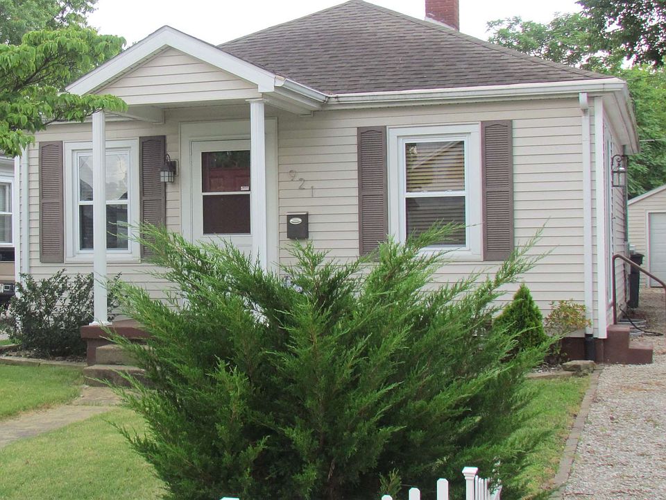 1st image of 921 E Parkland Ave