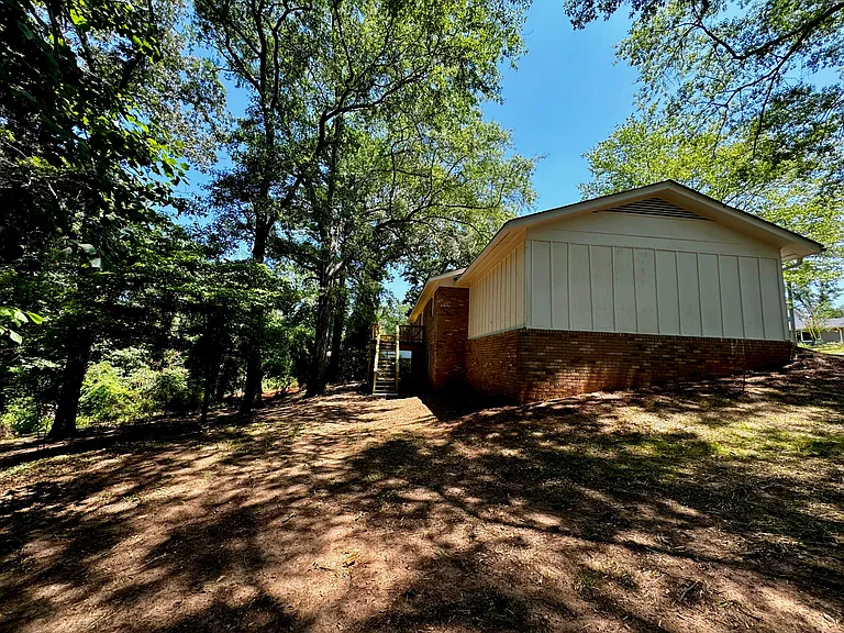 213 Rhodes Dr — Photo 15