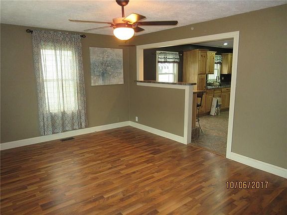 5th image of 222 Illinois St