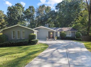 698 Rollingwood Dr, Stone Mountain, GA 30087