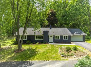 2010 Teggerdine Rd, White Lake, MI 48386