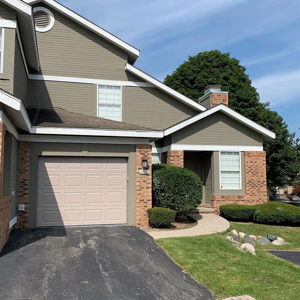 3 bed, 2.0 bath, 1546 sqft, $2,600 — Photo 1