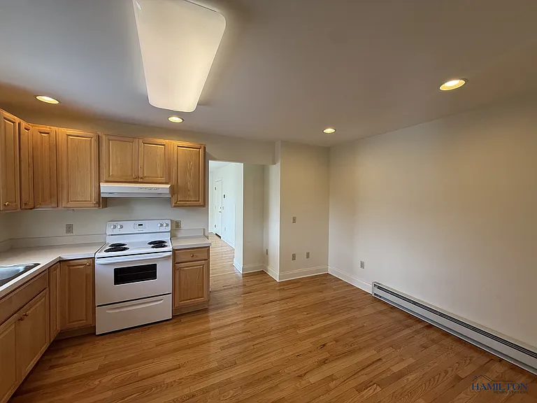 16 N Main St — Photo 6