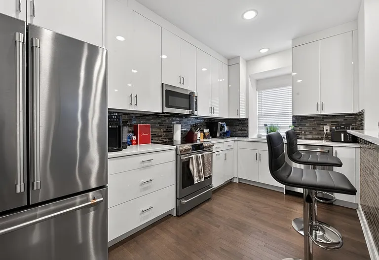 974 Summit Ave #409 — Photo 7