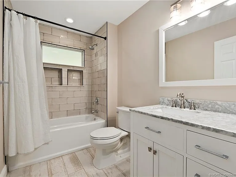 53 N Sewalls Point Rd — Photo 27