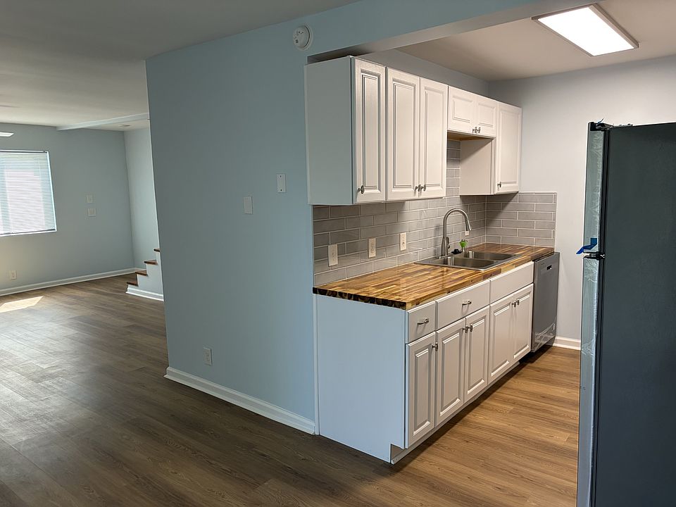1st image of 550 Harding Pl APT C105