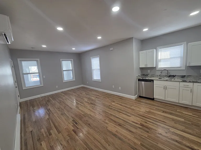 13 Suffield St #1 — Photo 12