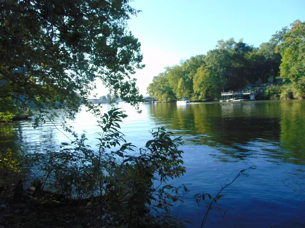 19 Lingerlost Rd, Killen, AL 35645