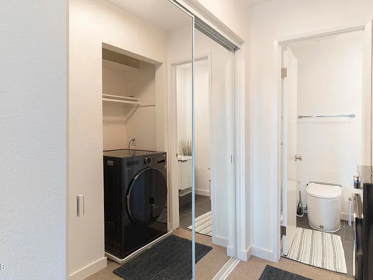 1340 E Hillcrest Dr #6 — Photo 8