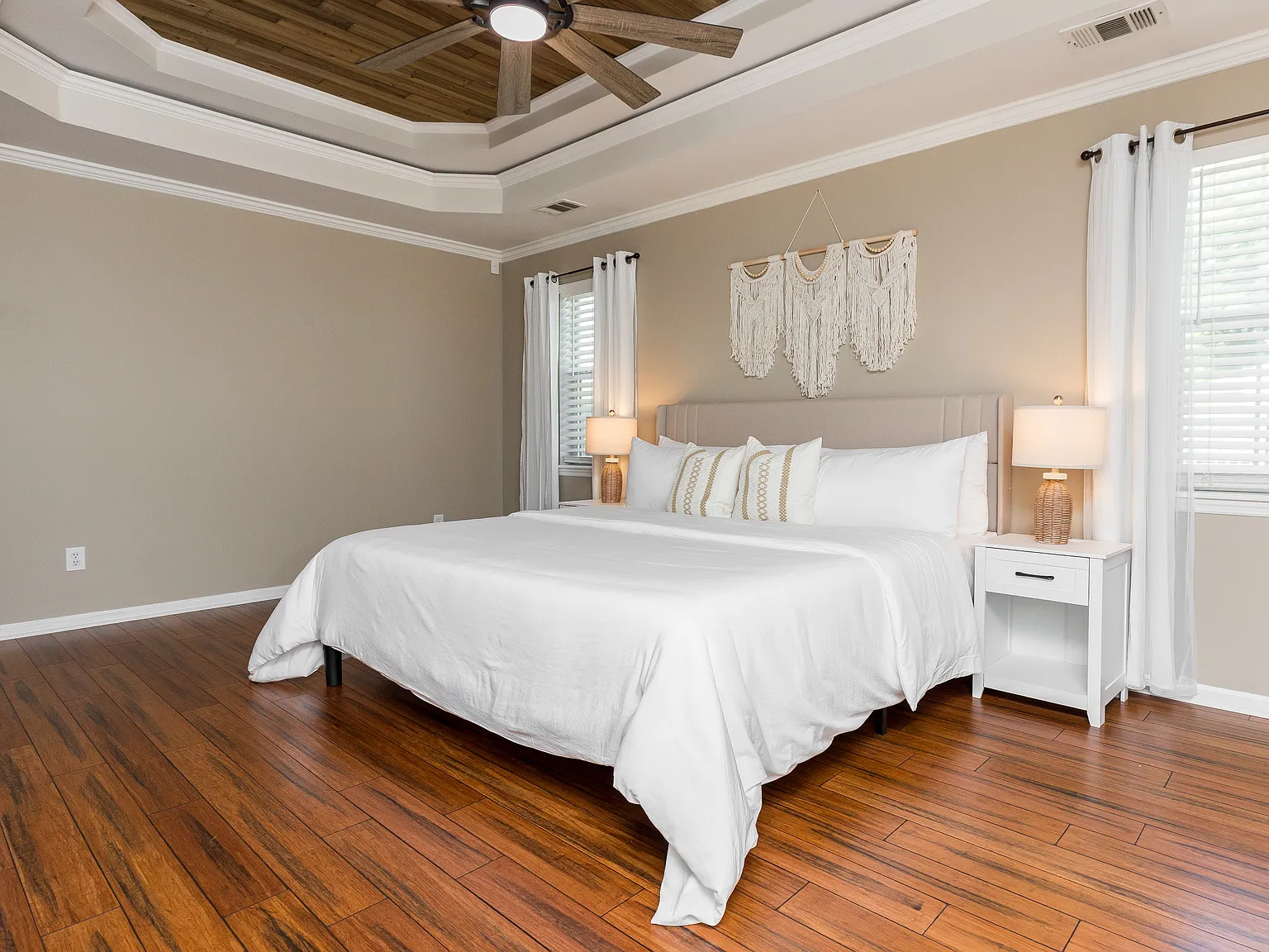 4 bed, 1906 sqft, $5,500 — Photo 3