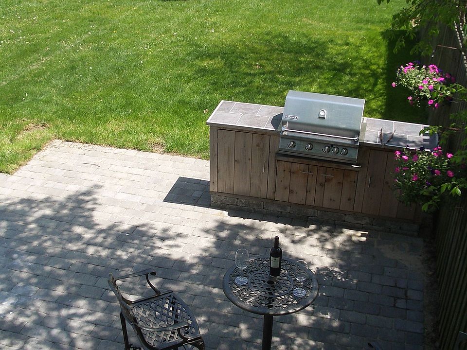 2nd image of 25 Shady Brooke Ln