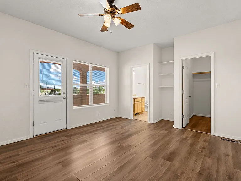 2406 Broadway Blvd NE — Photo 26
