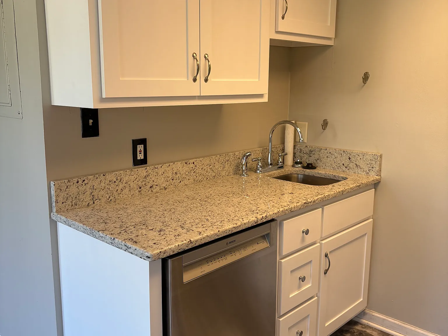 1 bed, 720 sqft, $1,550 — Photo 2