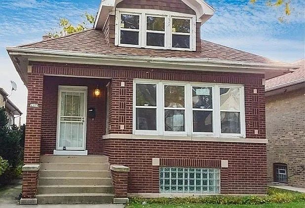 1st image of 1523 N Leclaire Ave