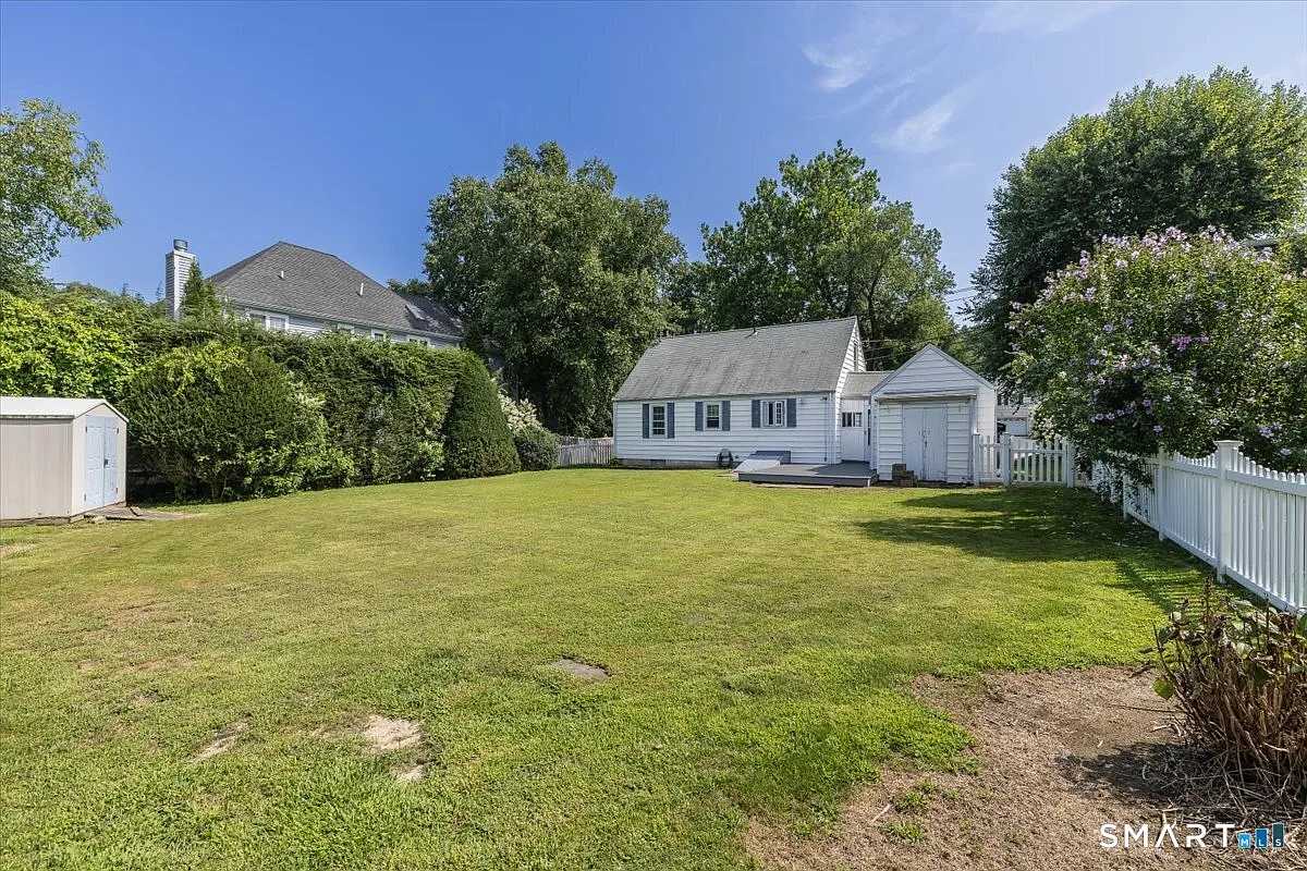 3 bed, 1.0 bath, 979 sqft, $3,550 — Photo 4