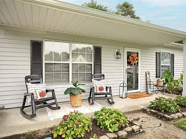6352 New Pines Dr, Hayes, VA 23072