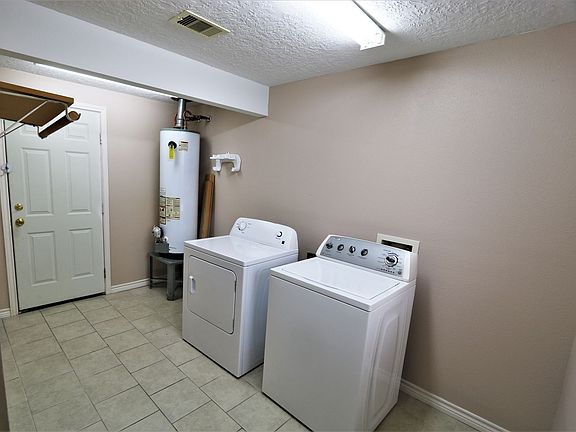 5th image of 2233 6th St